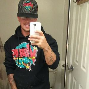 Meet your Posher, Dennis